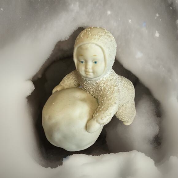 DEPT 56 SNOWBABIES PORCELAIN FIGURINE "I'M MAKING SNOWBALLS!" No Box READ - Picture 2 of 13
